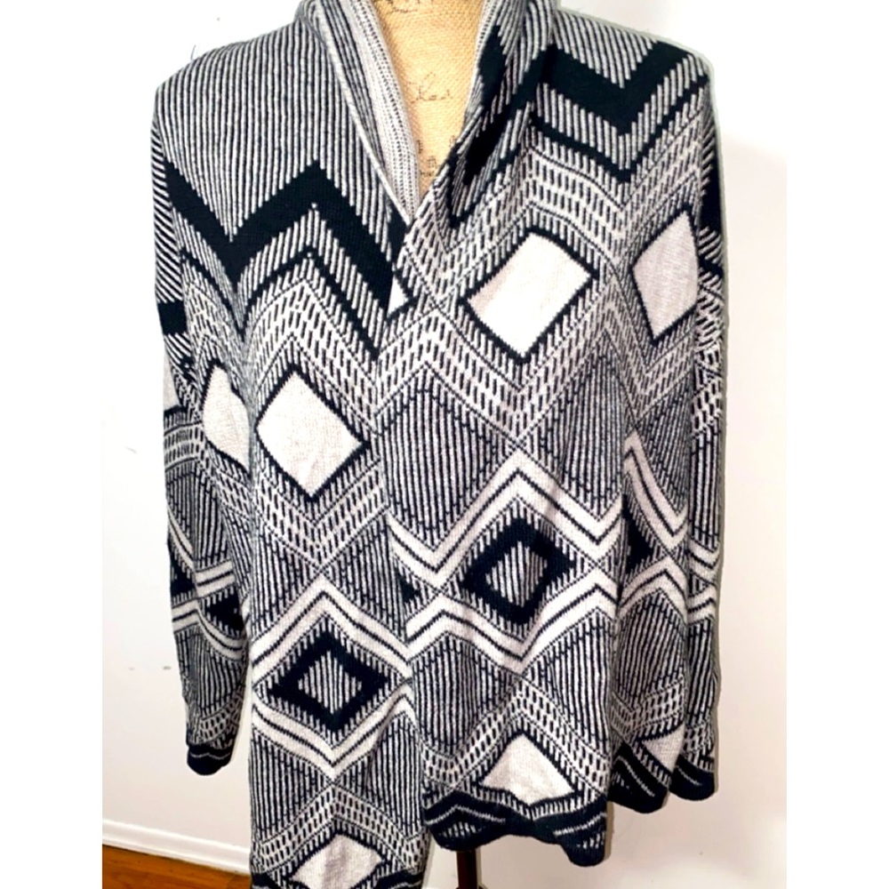 Old Navy Open Sweater w/ geometric pattern